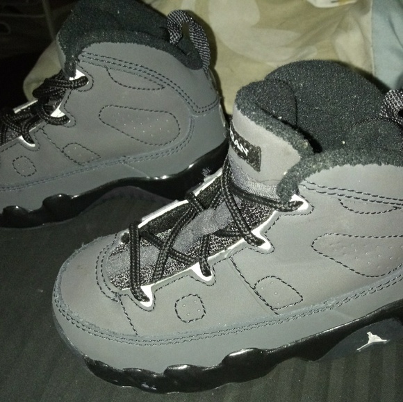 Toddlers size 6c jordan 23 - Picture 3 of 4